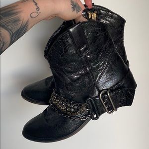 Bling cowgirl boots 🖤🖤🖤